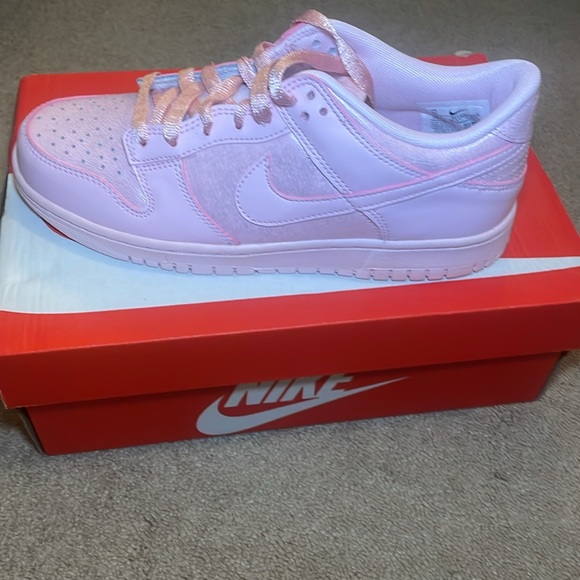 Nike Dunk Low SE (GS) - Picture 11 of 11